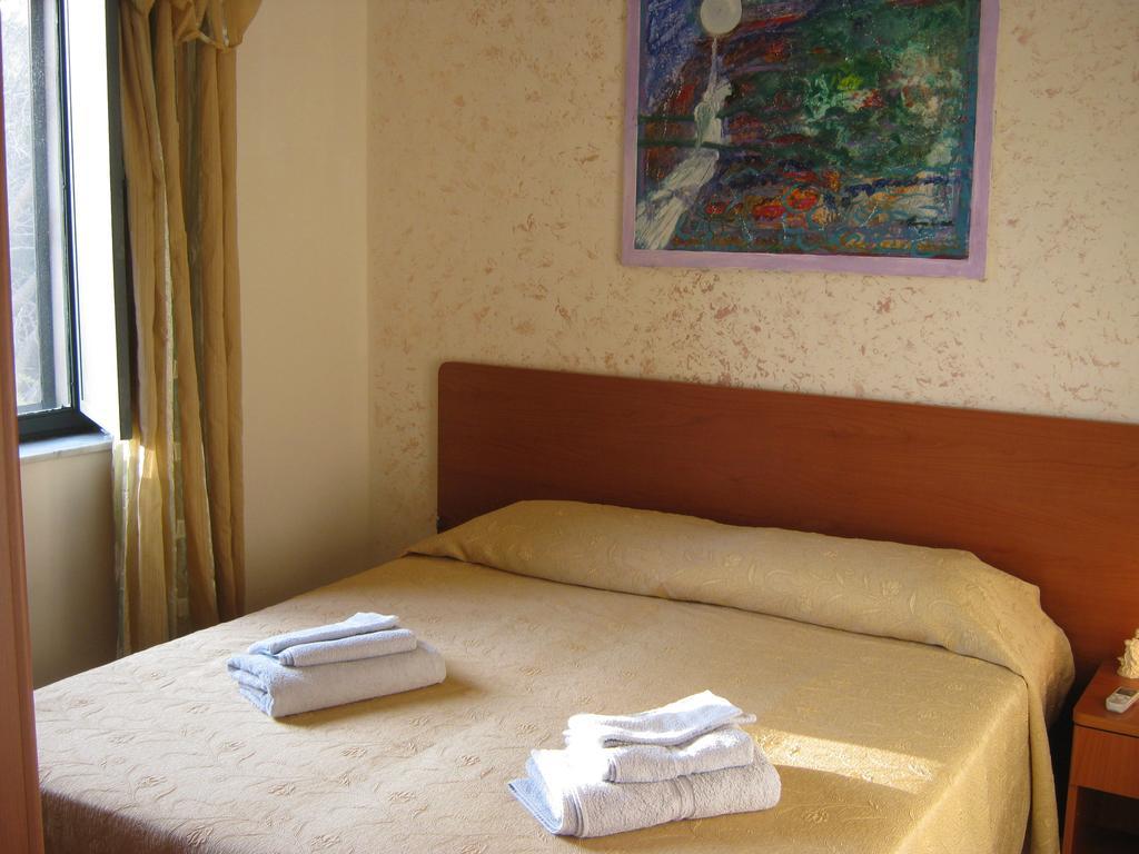 B&B La Casa Dell'Artista Assoro Экстерьер фото
